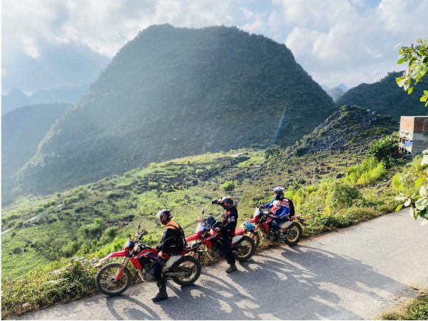 Admire the scenery of Meo Vac