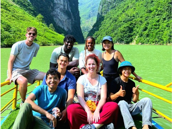 Experience the beauty of Ha Giang through a tour with Ha Giang City Hostel