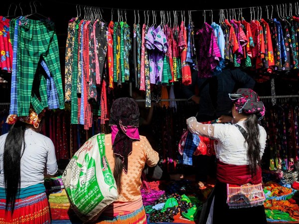 The scene at Dong Van market