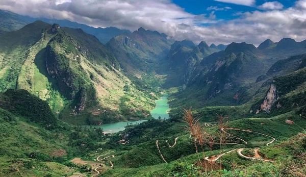 Conquer the legendary Ma Pi Leng Pass and embrace the breathtaking beauty of northern Vietnam