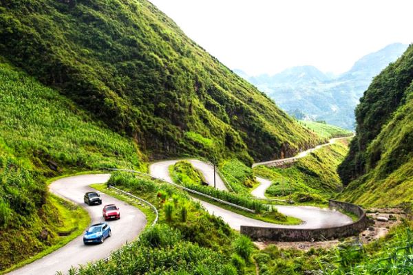 Quan Ba Heaven Gate offers stunning views and a gateway to Ha Giang’s breathtaking landscapes