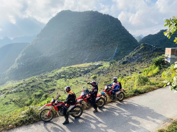 The motorcycle route to Meo Vac Market