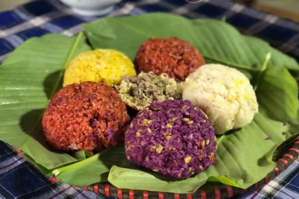 Five-color sticky rice, a traditional specialty of the Tay people