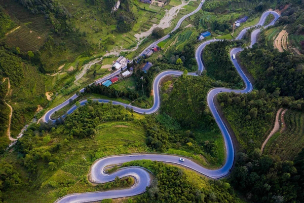 The Ha Giang Loop dangerous with rough narrow mountain roads