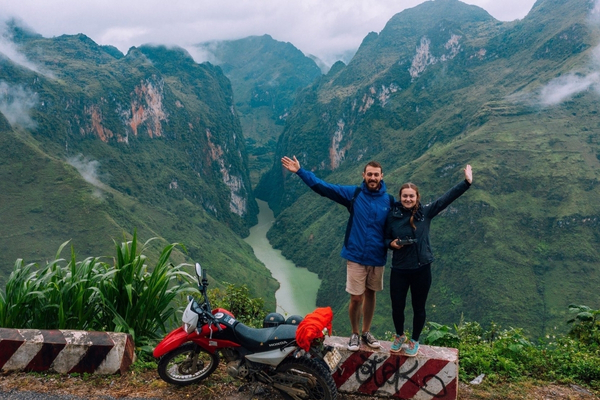 Stop to rest to help you stay awake to continue your journey to explore Ha Giang