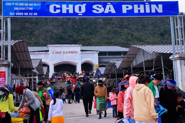 Sa Phin Market Ha Giang - Life of local people and ethnic communities