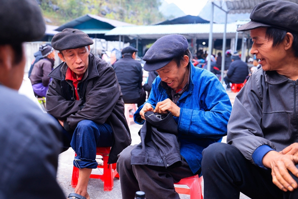 Authentic daily life of Ha Giang highland communities at Sa Phin Market