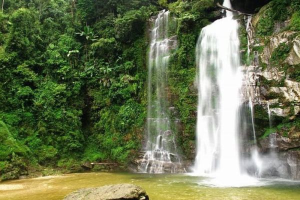 Twin streams of Tien Waterfall plunging dramatically into the valley of Xin Man, Ha Giang